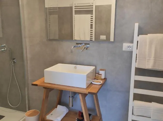 A Est Nocleg ze śniadaniem 3*